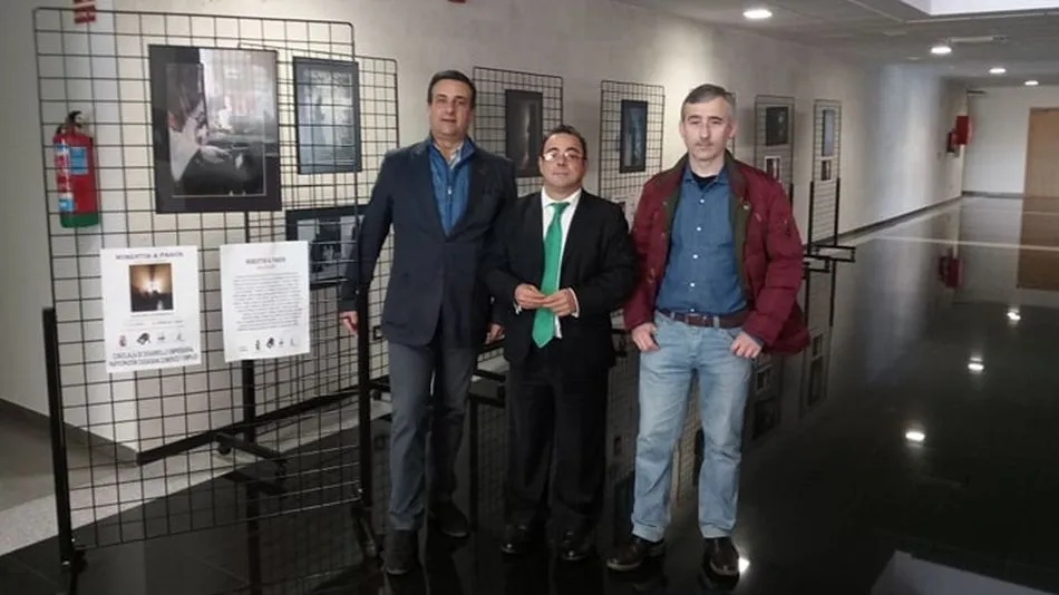 Presentación de la exposición fotográfica en el Consistorio