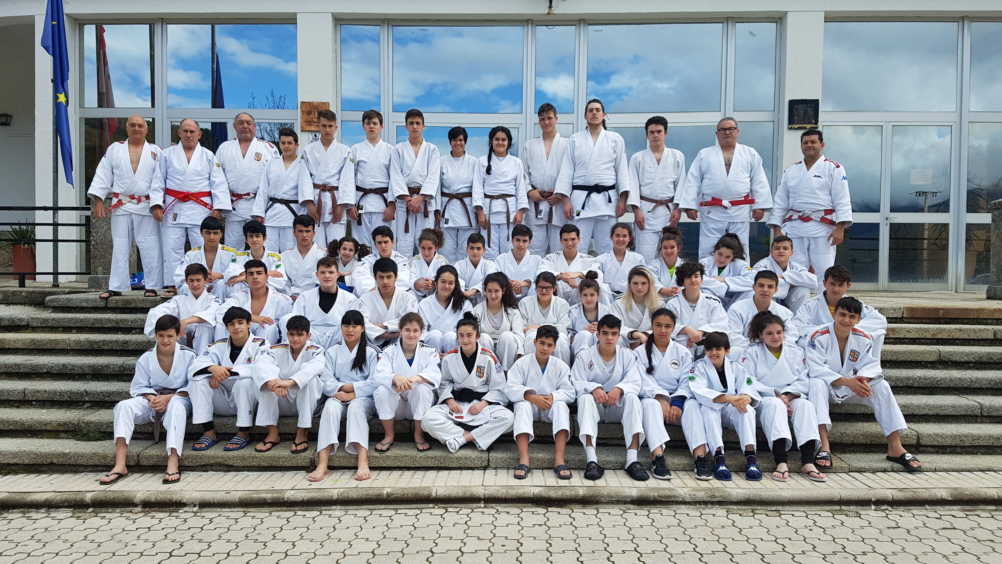 50 judokas preparan los campeonatos de España en el Albergue de Llano Alto