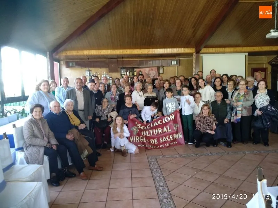 Los dos integrantes de mayor edad recibieron un obsequio