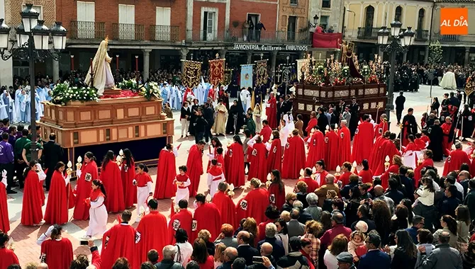 La Plaza de la Constitución acogía el multitudinario acto de la Resurrección en Peñaranda