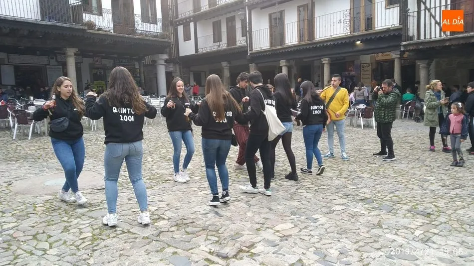 Los Quintos de este año ya se reunieron ayer en la Plaza Mayor para iniciar la fiesta