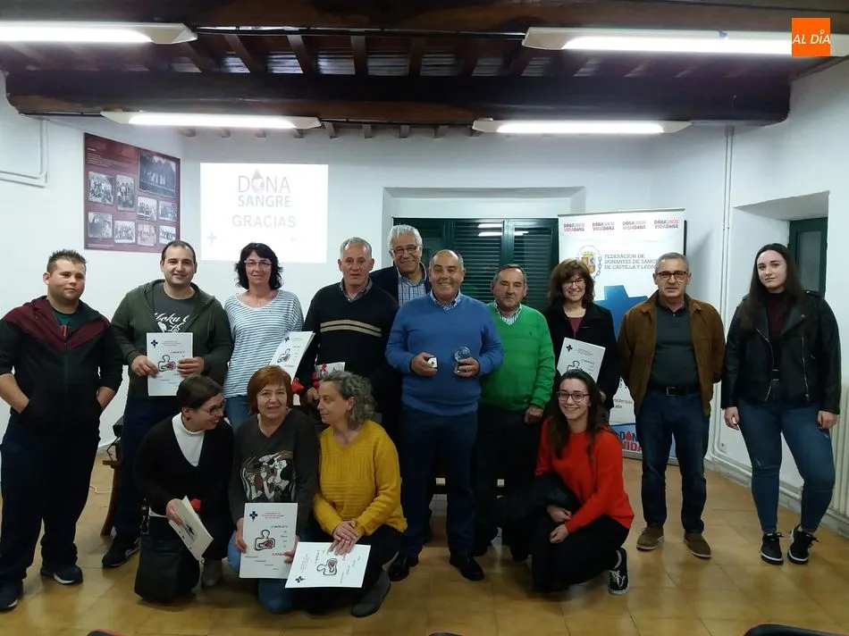 Un total de 19 vecinos de Los Santos recibieron medalla por sus donaciones