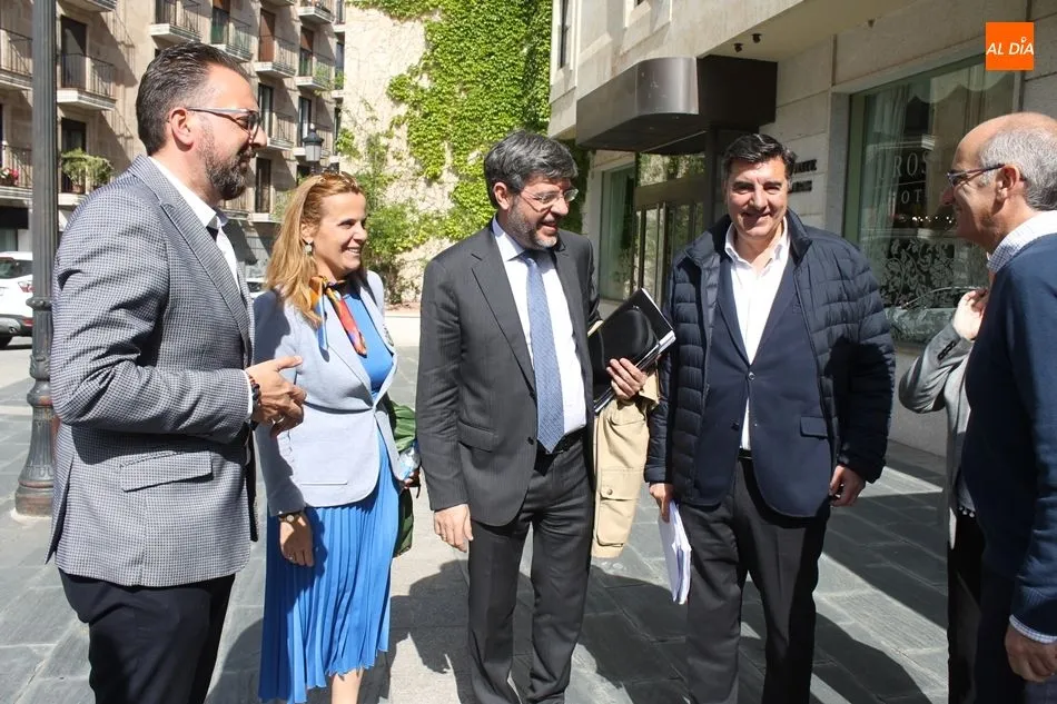 Álvaro Nadal, junto a los candidatos al Congreso y al Senado, en su visita este lunes a Salamanca