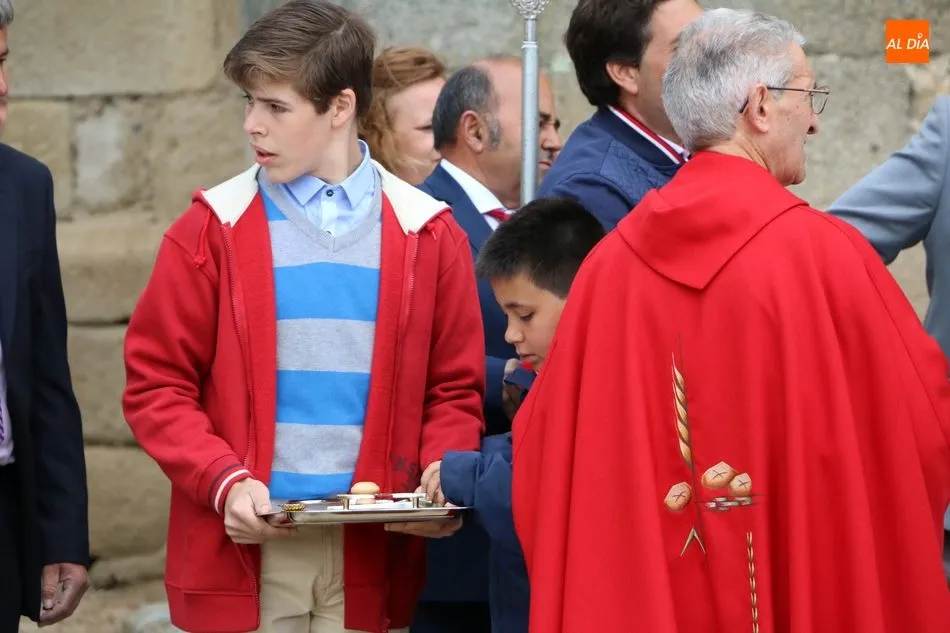San Jorge sale en procesión en Olmedo de Camaces bajo las tonadas del Mariquelo  