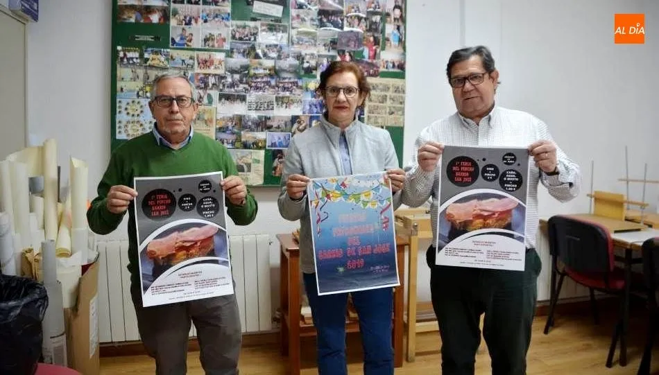Ricardo Artiles, presidente de la Asociación de Vecinos del Barrio de San José  ‘El Concejo del Tormes’, en el centro, junto a otros dos directivos. Foto de Lydia González