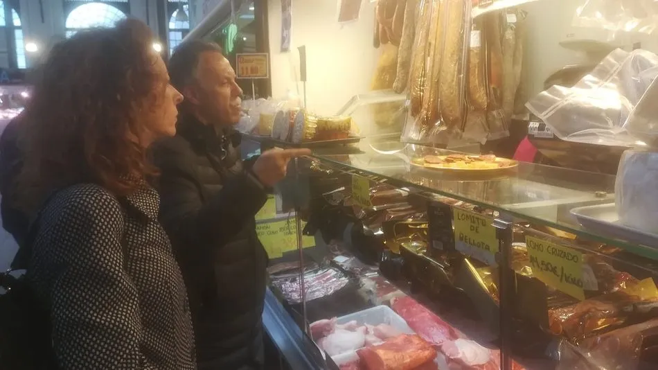 José Antonio Mirón y Ana Suárez han visitado el Mercado de San Juan