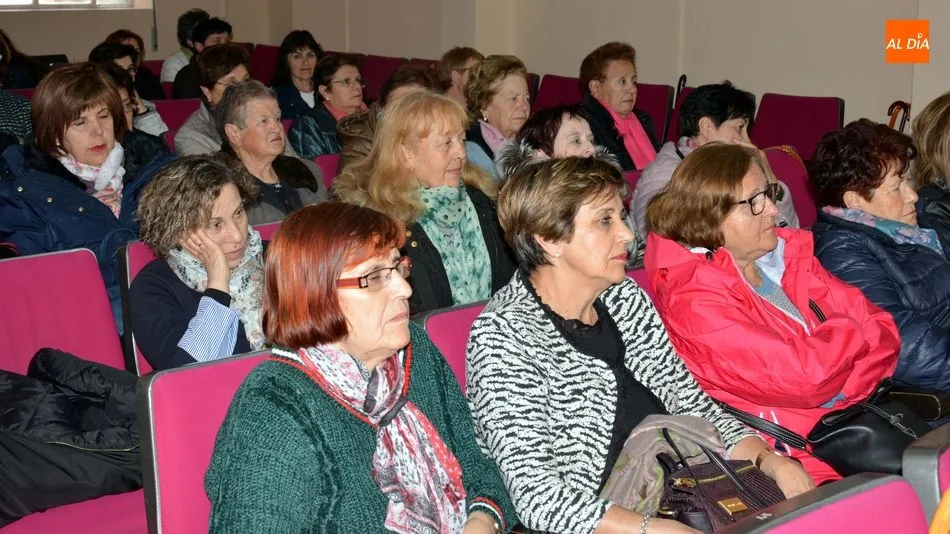 La Asociación de Mujeres Villa de Lumbrales conmemora el Día del Libro recordando al poeta Miguel ...
