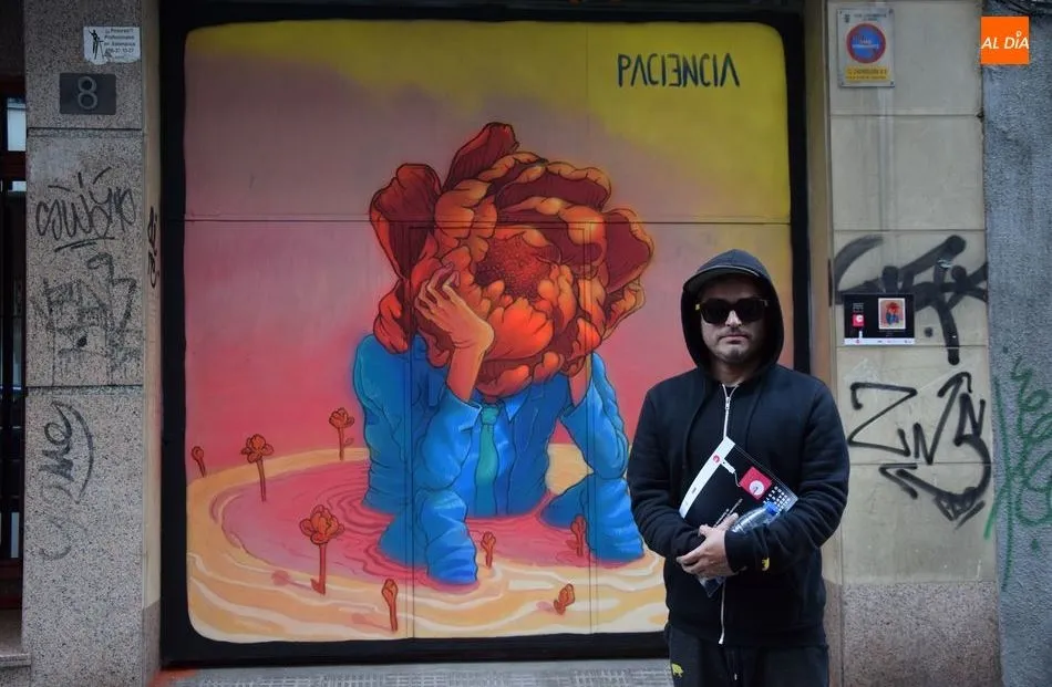 Obra ganadora del certamen, situada en la calle Churriguera, 8, que se denomina ‘Paciencia’ y cuyo autor es Moisés Vargas Pardo. Foto de Eva Fernández