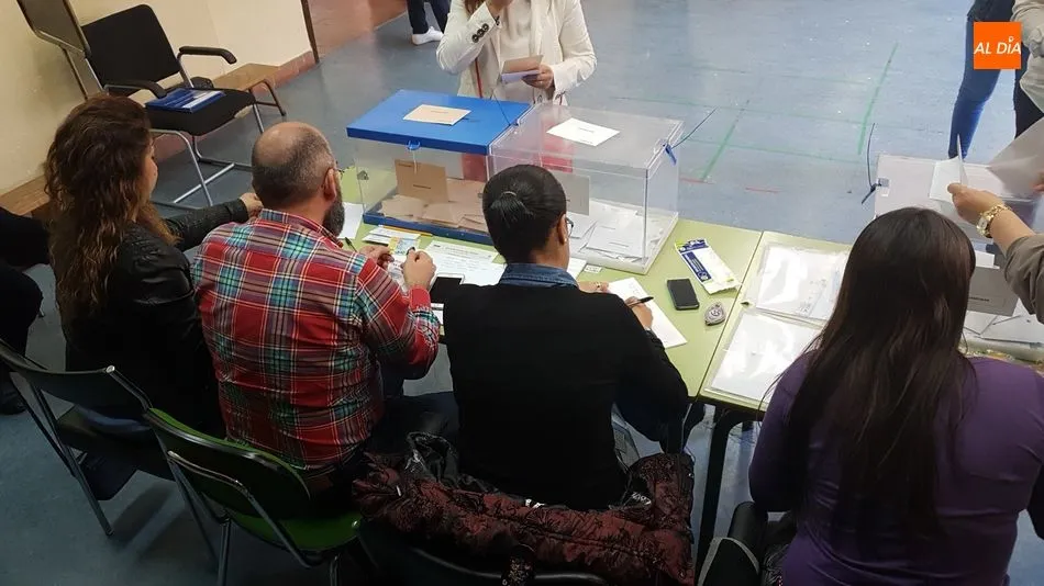 Normalidad y alta participación durante la mañana en la jornada electoral