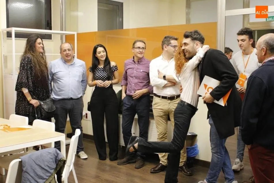 Alegría en la sede de Ciudadanos por sus resultados en las elecciones generales. Foto de Elena López
