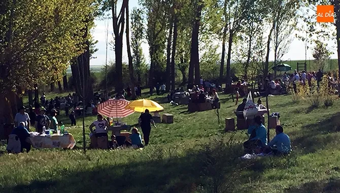 El Parque El Inestal recibía a multitud de vecinos durante la tarde de este Lunes de Aguas