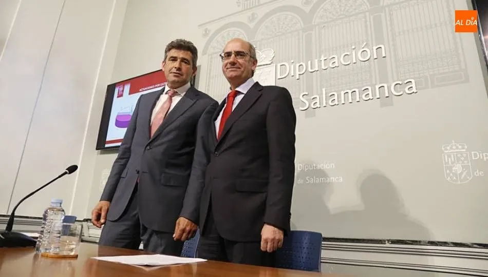 El presidente de la Diputación, Javier Iglesias, y el diputado de Cultura, Julián Barrera