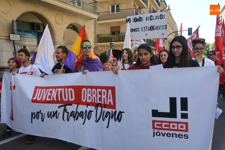 Cerca de 6.000 personas en la manifestación del Primero de Mayo porque la lucha continúa
