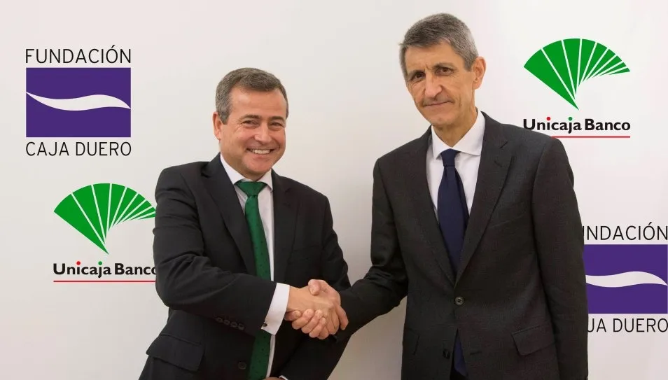 José María de la Vega, Presidente de la Fundación Caja Duero; y José M. Domínguez, Director General de Secretaría General y Técnica de Unicaja Banco