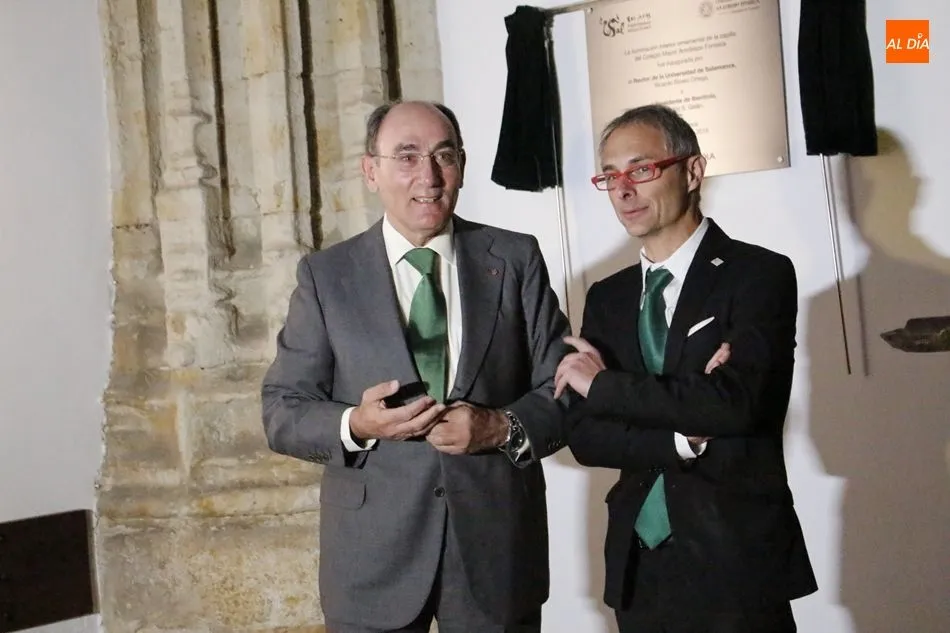 El presidente de Iberdrola, Ignacio Galán, y el rector de la USAL, Ricardo Rivero, en el encendido de la iluminación.