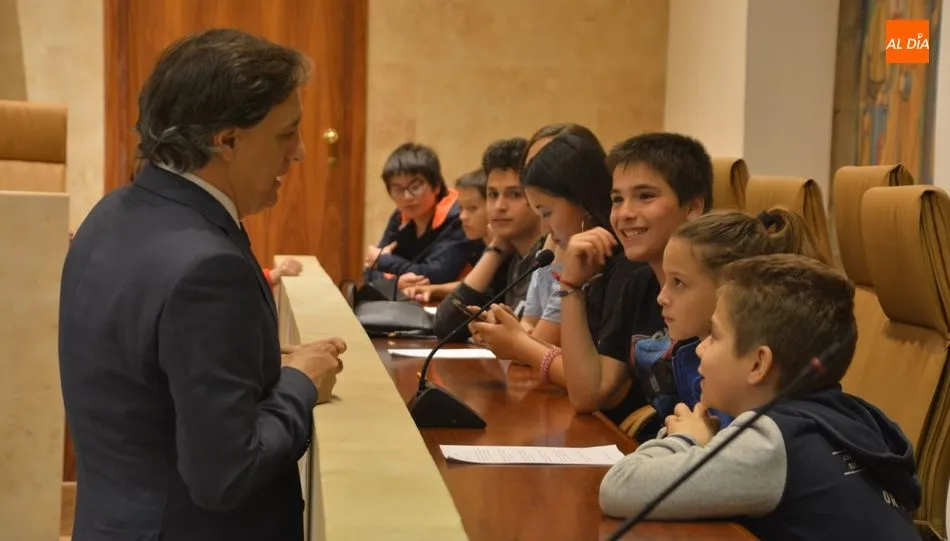 Carlos García Carbayo ha presidido una nueva reunión del Consejo de Infancia y Adolescencia. Foto de Lydia González