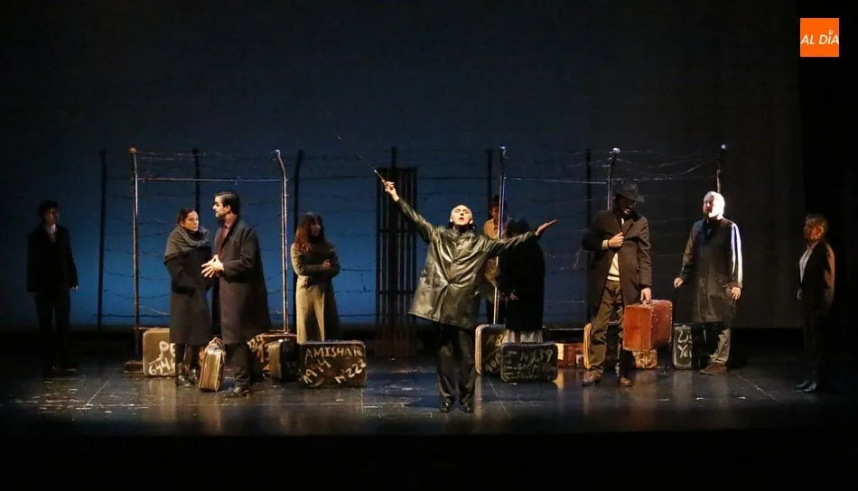 La Lengua Teatro ofrece una impactante escenografía. Foto de Elena López