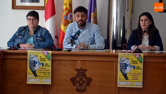 Mara Ruiz, Francisco Díaz e Isabel Martín presentaban el III Certamen de cortos del Instituto INICE