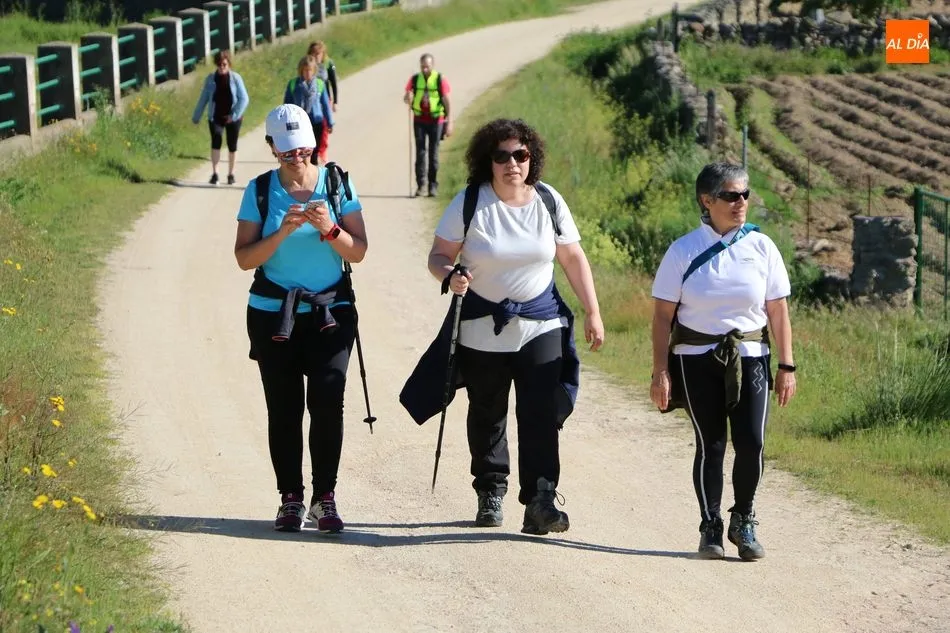 Las Arribes muestran todo su encanto en la Marcha de Senderismo de Aldeadávila  