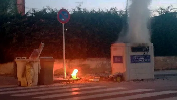 La Policía Local de Peñaranda solicita colaboración ciudadana para identificar al autor de la quema del contenedor en la Avenida de los Jardines. Foto: Redes Policía
