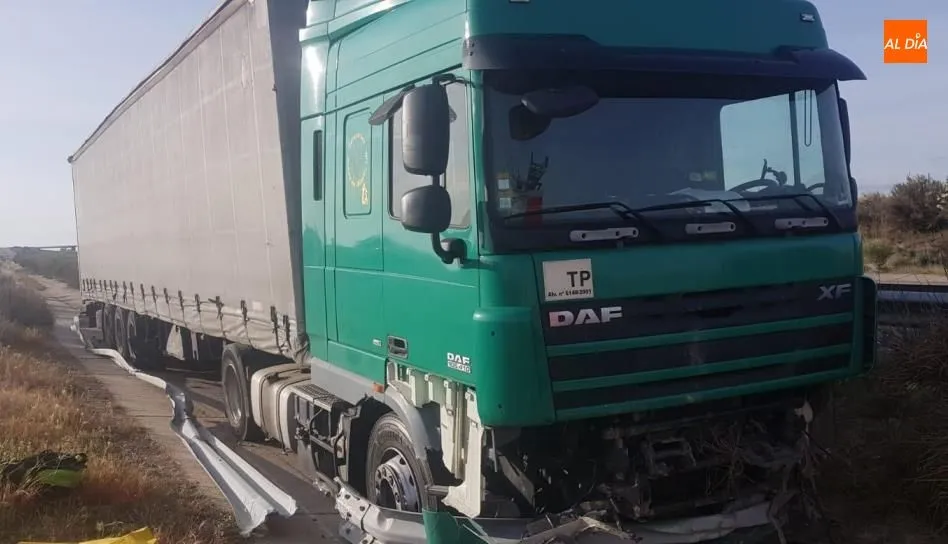 Estado del camión tras el siniestro en la A-50