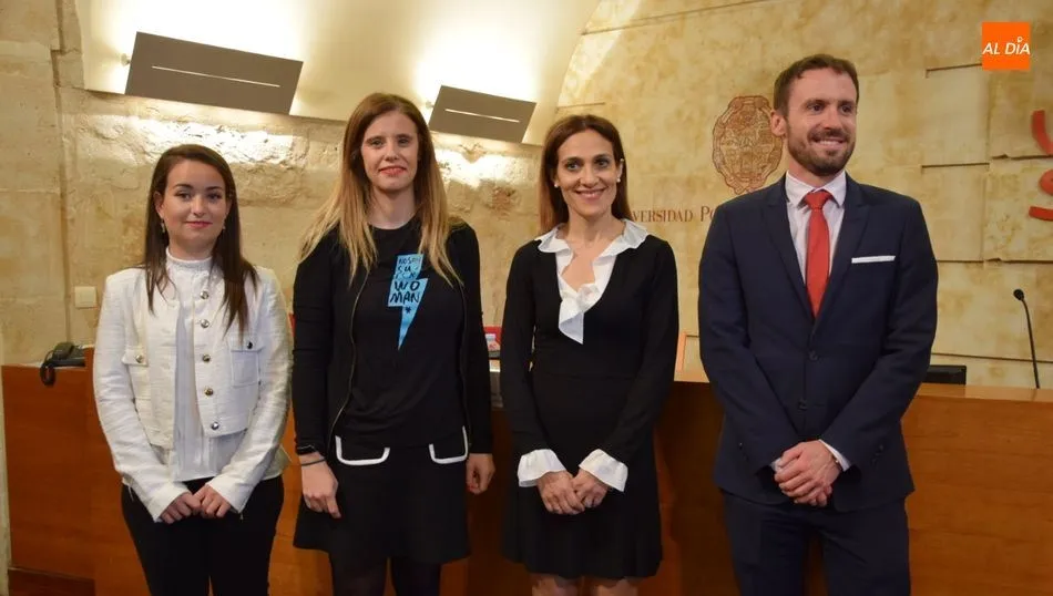 La decana de la Facultad de Comunicación de la Universidad Pontificia de Salamanca, Carmen Mª Alonso, en el centro, en la presentación de estos actos. Foto de Eva Fernández