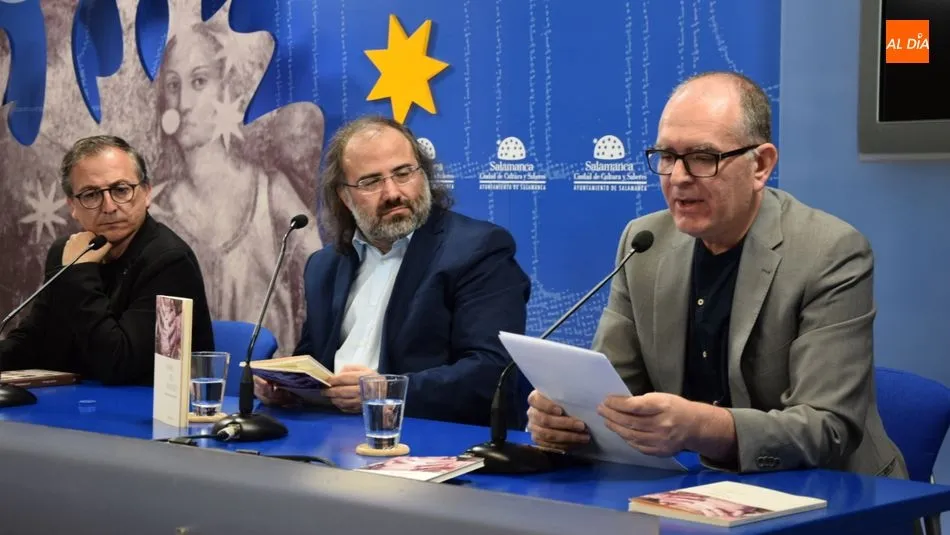 Alfredo Pérez Alencart (centro), junto a Miguel Elías y Juan Carlos Martín Cobano. Foto de Eva Fernández