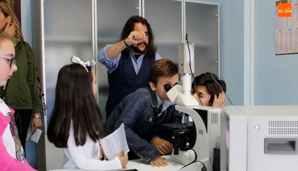 Escolares salmantinos participan en esta jornada del servicio de Alergología. Foto de Elena López