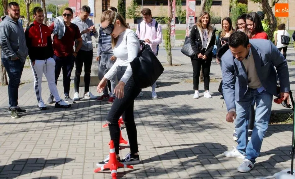 Estudiante de la USAL que participó en estas demostraciones. Foto de Elena López