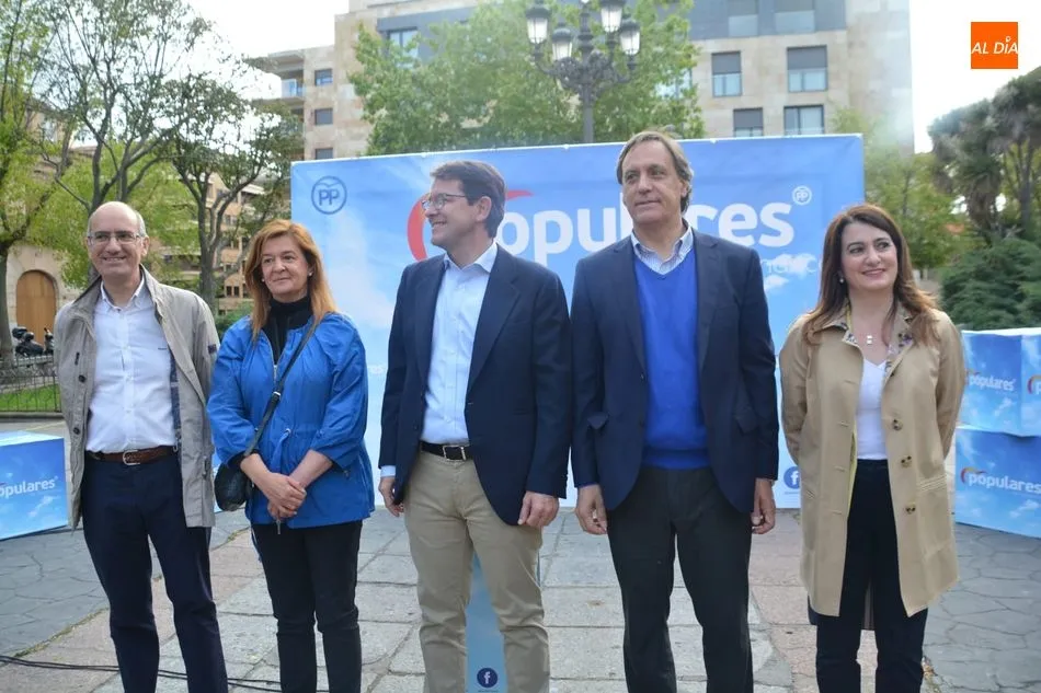 El PP de Salamanca ha celebrado la apertura de campaña en la Plaza de los Bandos. Foto de Lydia González