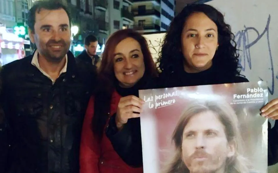 La cabeza de lista, Sara Blanco, estuvo arropada por los candidatos de Podemos en Carbajosa de la Sagrada, Juan Carlos Pérez, y de Santa Marta de Tormes, Josefa Martín