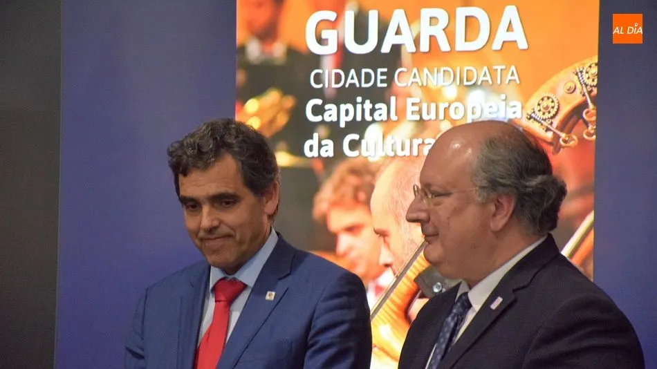 El presidente de la cámara municipal de Guarda, Carlos Monteiro, y el vicerrector de la USAL, Enrique Cabero/ Foto: Juan A. Martín