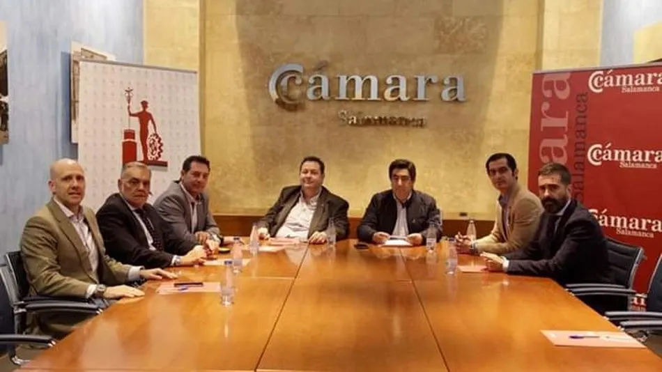 Miembros de la Cámara de Comercio han recibido esta mañana a los candidatos al Ayuntamiento y a las Cortes de VOX Salamanca