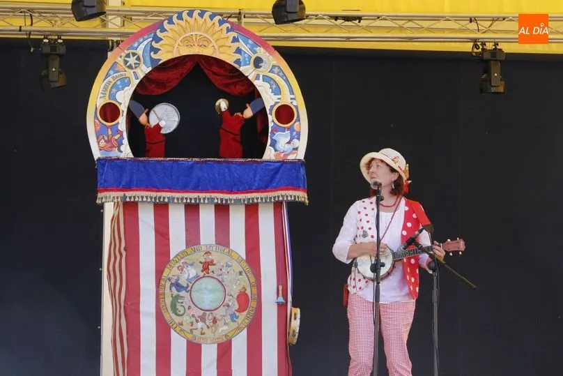 Espectáculo con un estilo a la antigua usanza. Fotos: Elena López