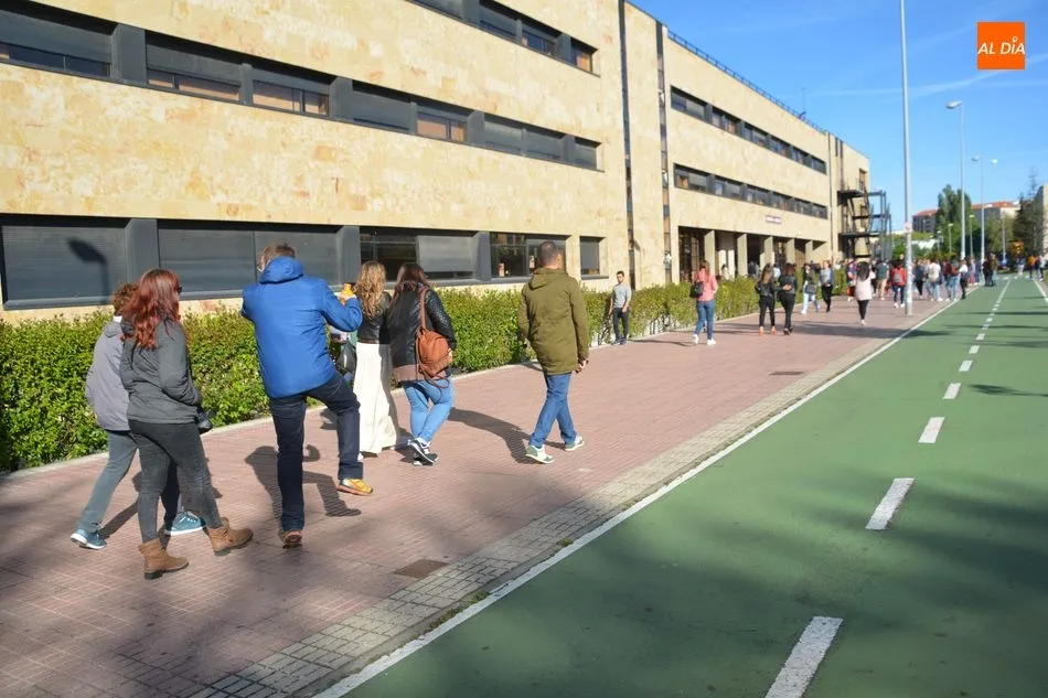 Algunos de los opositores que realizaron el examen en Salamanca