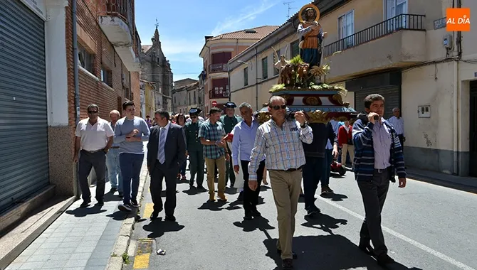 San Isidro recorría a hombros las calles de la ciudad en su día grande