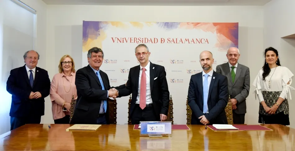 El acuerdo ha sido suscrito por el rector Ricardo Rivero, el alcalde Alejo Riñones y el director General de la Fundación Parque Científico de la Universidad de Salamanca, Javier González Benito