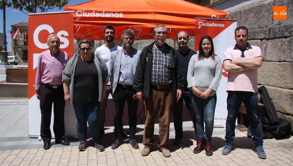 Ciudadanos hace campaña en Vitigudino durante el martes de mercado  