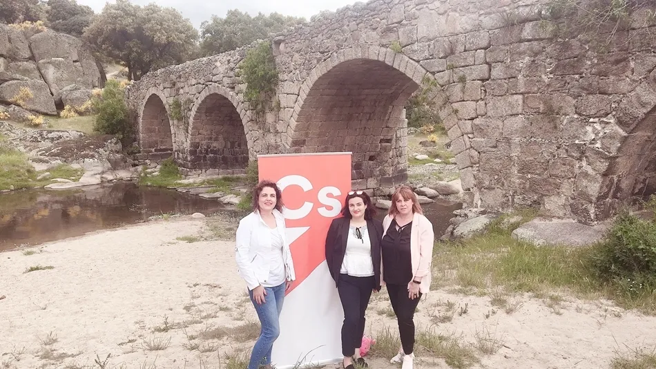 De izq. a dcha., Marisol Benito, Silvia Prieto y Beatriz Panero, número 2, 1 y 4 de la lista de Cs respectivamente