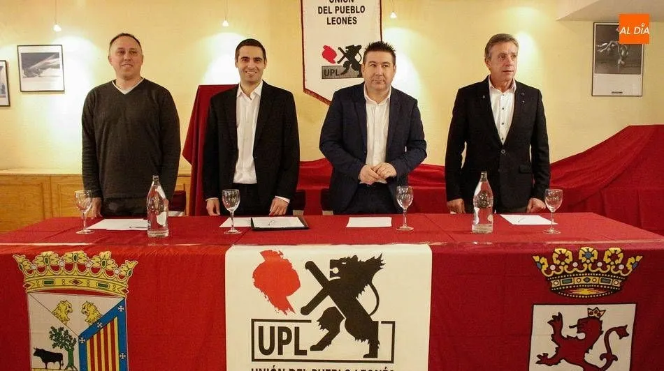 Carlos Javier Salgado (segundo por la izquierda), candidato a la Alcaldía por UPL