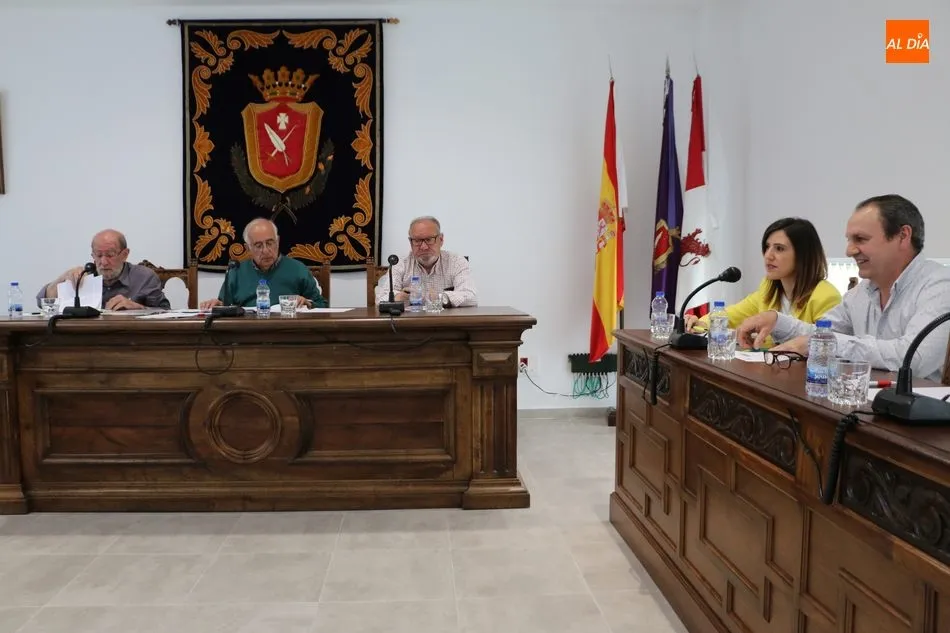 El alcalde manifestó sus críticas a la actitud de Herrero frente a la gestión realizada con Iberdrola para que haya aceptado la no instalación de un cuarto transformador en el polígono / CORRAL