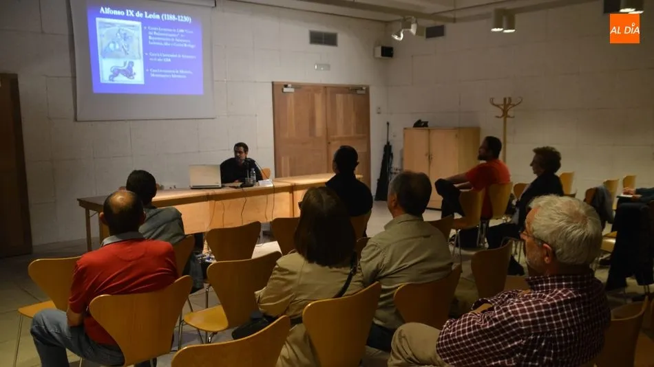 Conferencia de Carlos Javier Salgado en la Casa de las Conchas. Foto de Lydia González