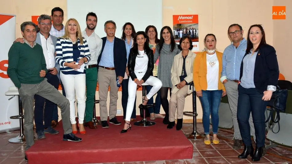 Los miembros de la candidatura de Cs estuvieron acompañados por cargos electos del partido / E. Corredera