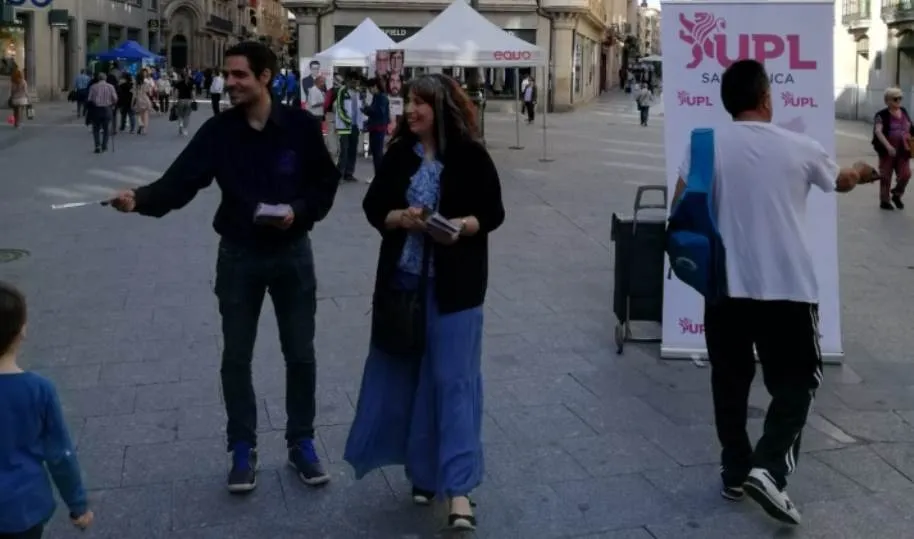 Carlos Javire Salgado reparte el programa electoral de UPL