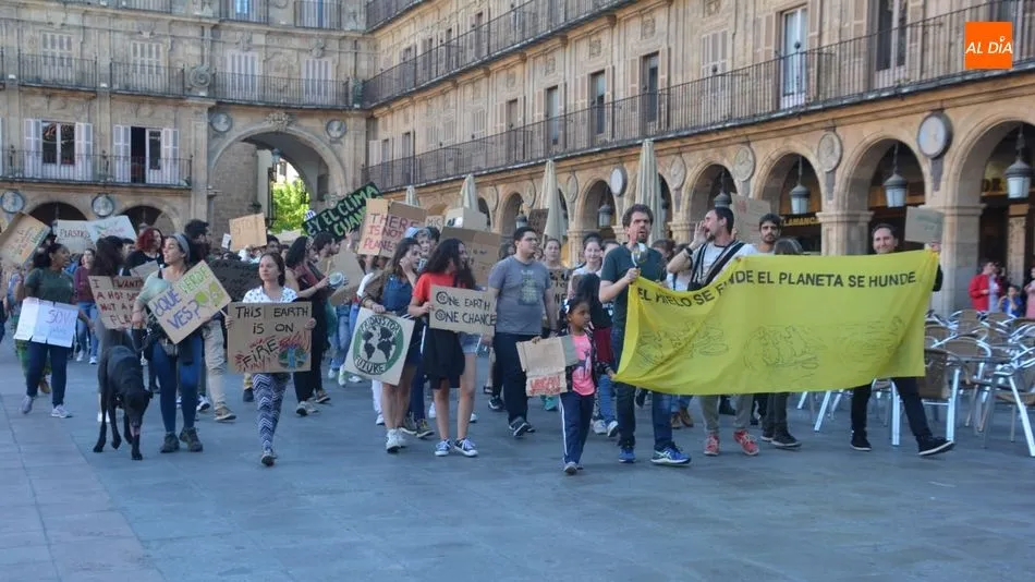 Manfiestación contra el cambio climático en la Plaza Mayor de Salamanca. Foto de Lydia González