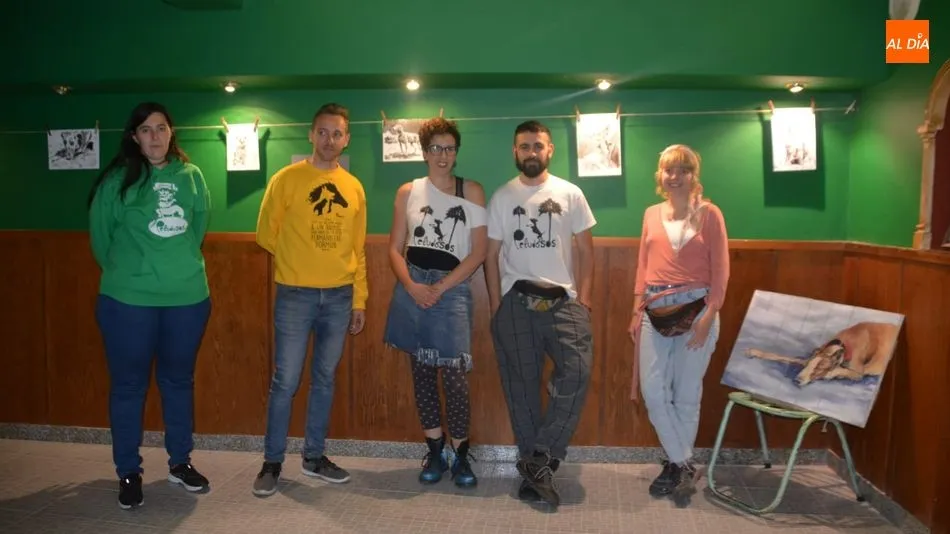 Las obras de José Luis Benito permanecerán expuestas en el restaurante 269 Gastro Vegan durante un mes. Fotoo de Lydia González