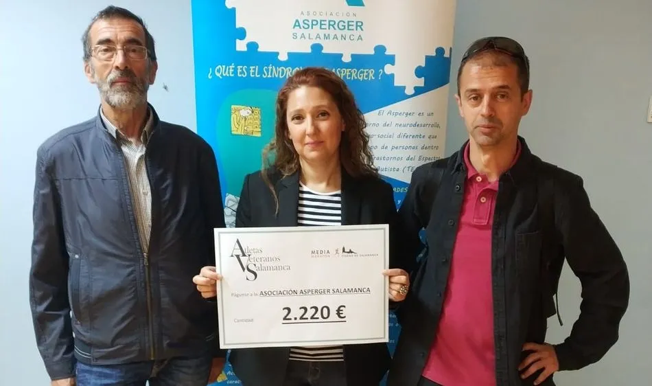El Club Atletas Veteranos Salamanca entrega 2.220 euros a la Asociación de Asperger  
