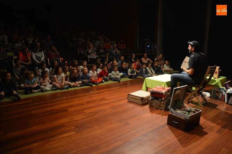Juan Malabar hace las delicias del público infantil con sus ‘Cuentos canallas’