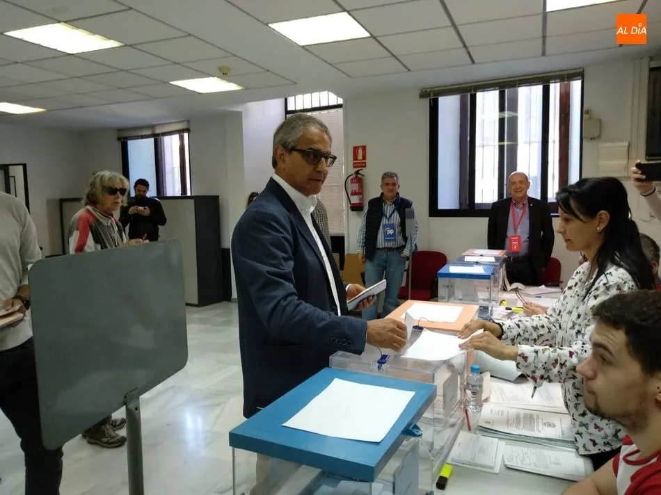 Gabriel Risco, durante su votación