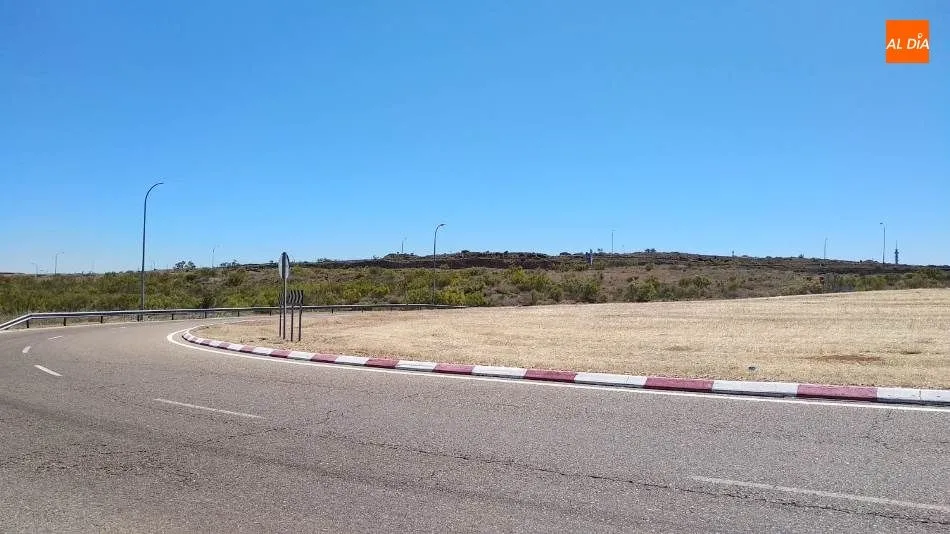 Rotonda anterior a la carretera de Doñinos, donde tuvo lugar este accidente